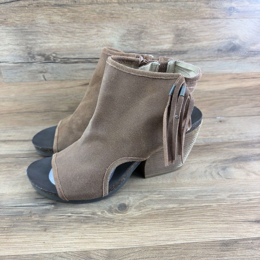 Women's OTBT Free Spirit Sandal Stone Leather Size 8.5
